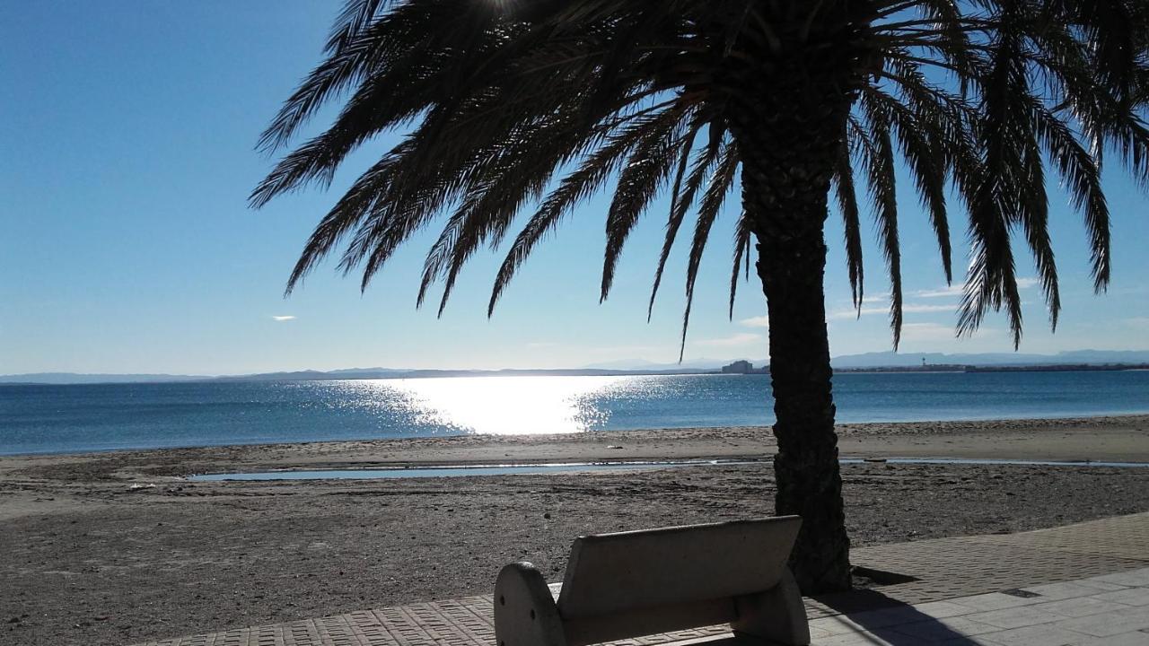 Appartement Premiere Ligne De Mer Avec Piscine Roses Dış mekan fotoğraf