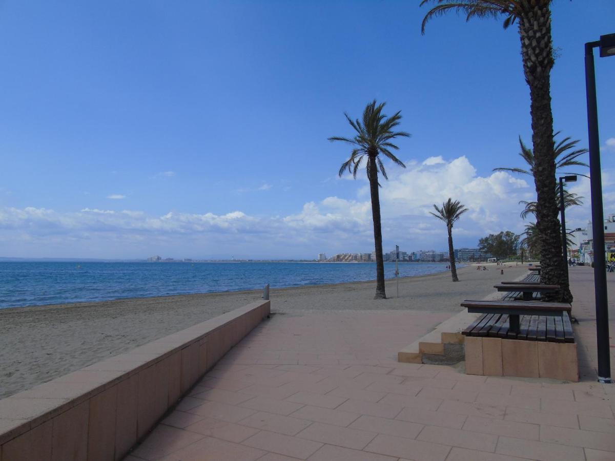 Appartement Premiere Ligne De Mer Avec Piscine Roses Dış mekan fotoğraf