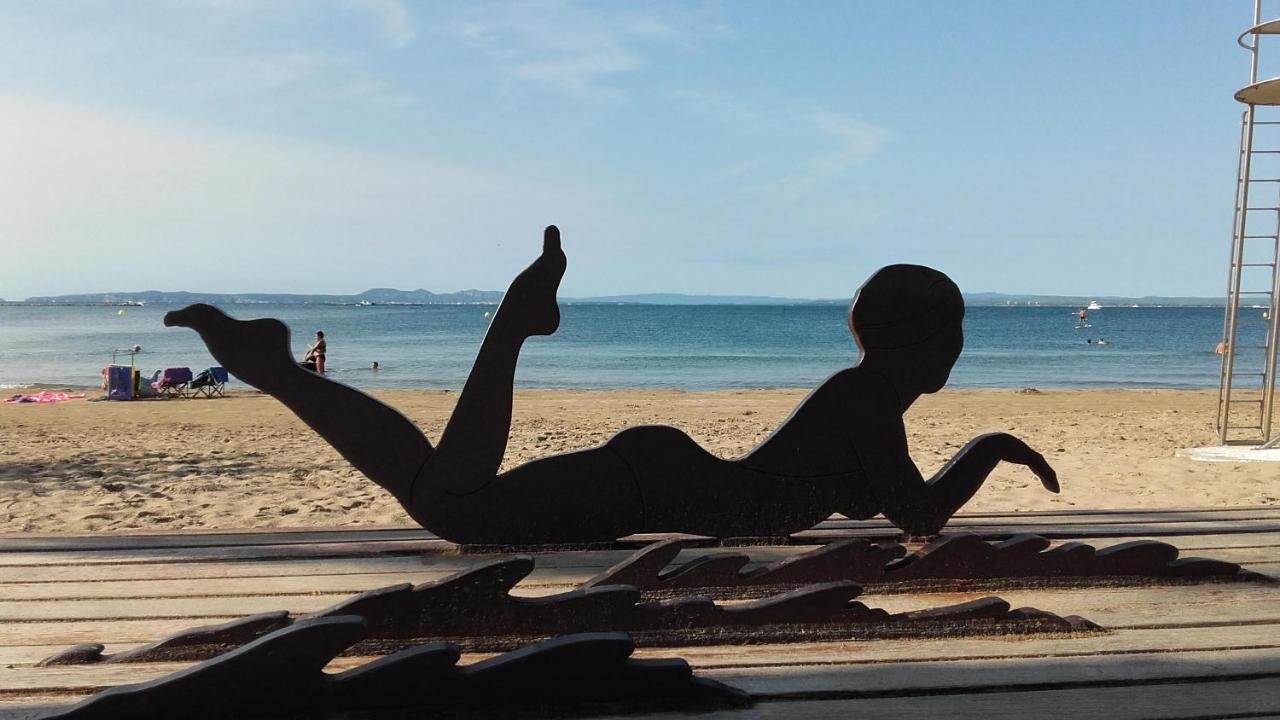 Appartement Premiere Ligne De Mer Avec Piscine Roses Dış mekan fotoğraf