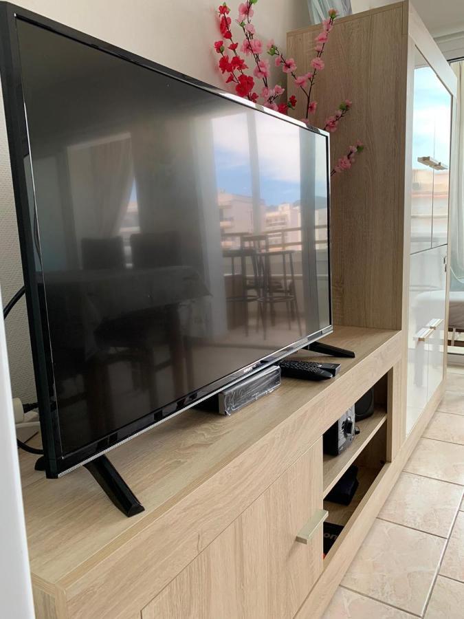 Appartement Premiere Ligne De Mer Avec Piscine Roses Dış mekan fotoğraf