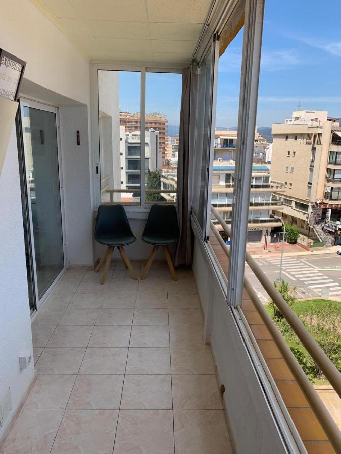 Appartement Premiere Ligne De Mer Avec Piscine Roses Dış mekan fotoğraf