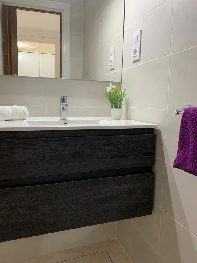 Appartement Premiere Ligne De Mer Avec Piscine Roses Dış mekan fotoğraf