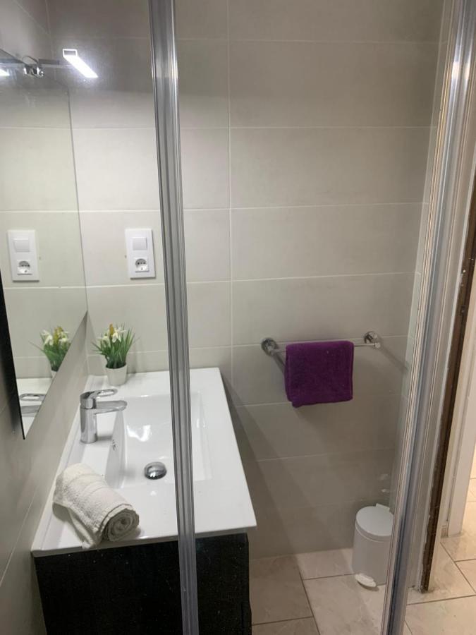 Appartement Premiere Ligne De Mer Avec Piscine Roses Dış mekan fotoğraf