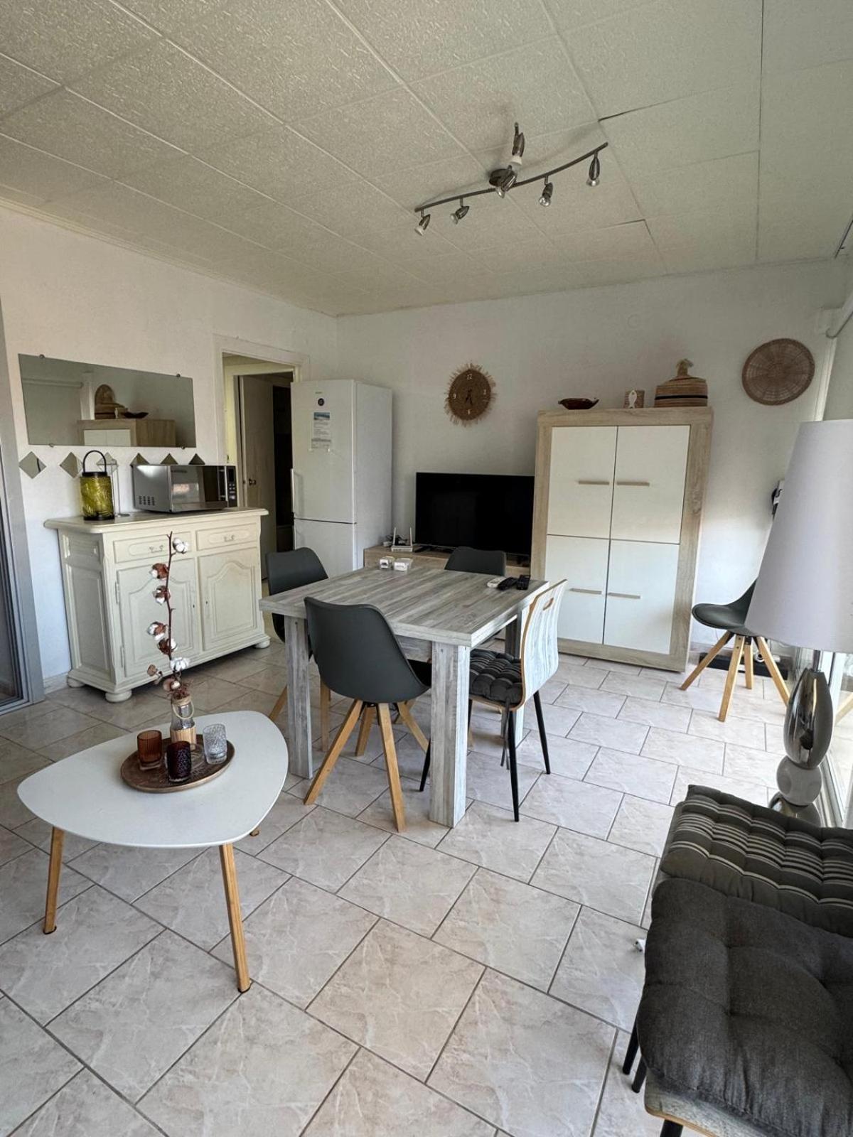 Appartement Premiere Ligne De Mer Avec Piscine Roses Dış mekan fotoğraf