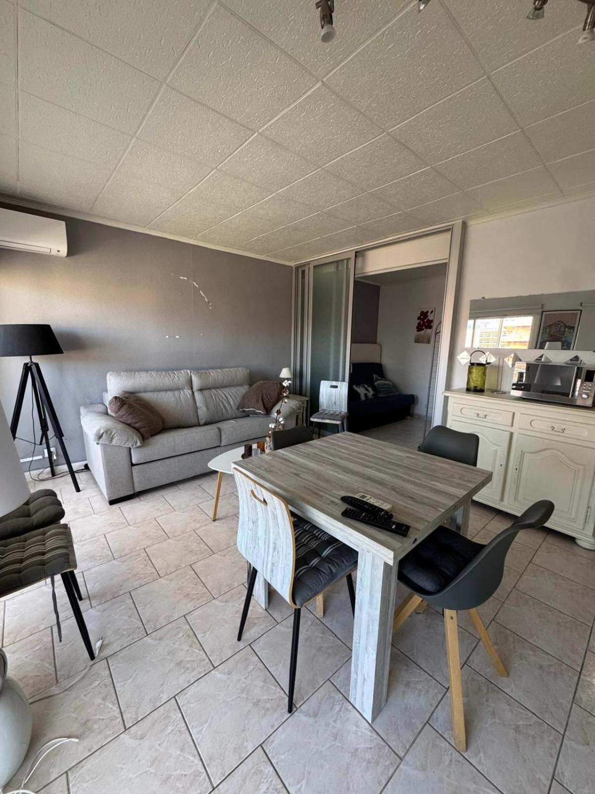 Appartement Premiere Ligne De Mer Avec Piscine Roses Dış mekan fotoğraf