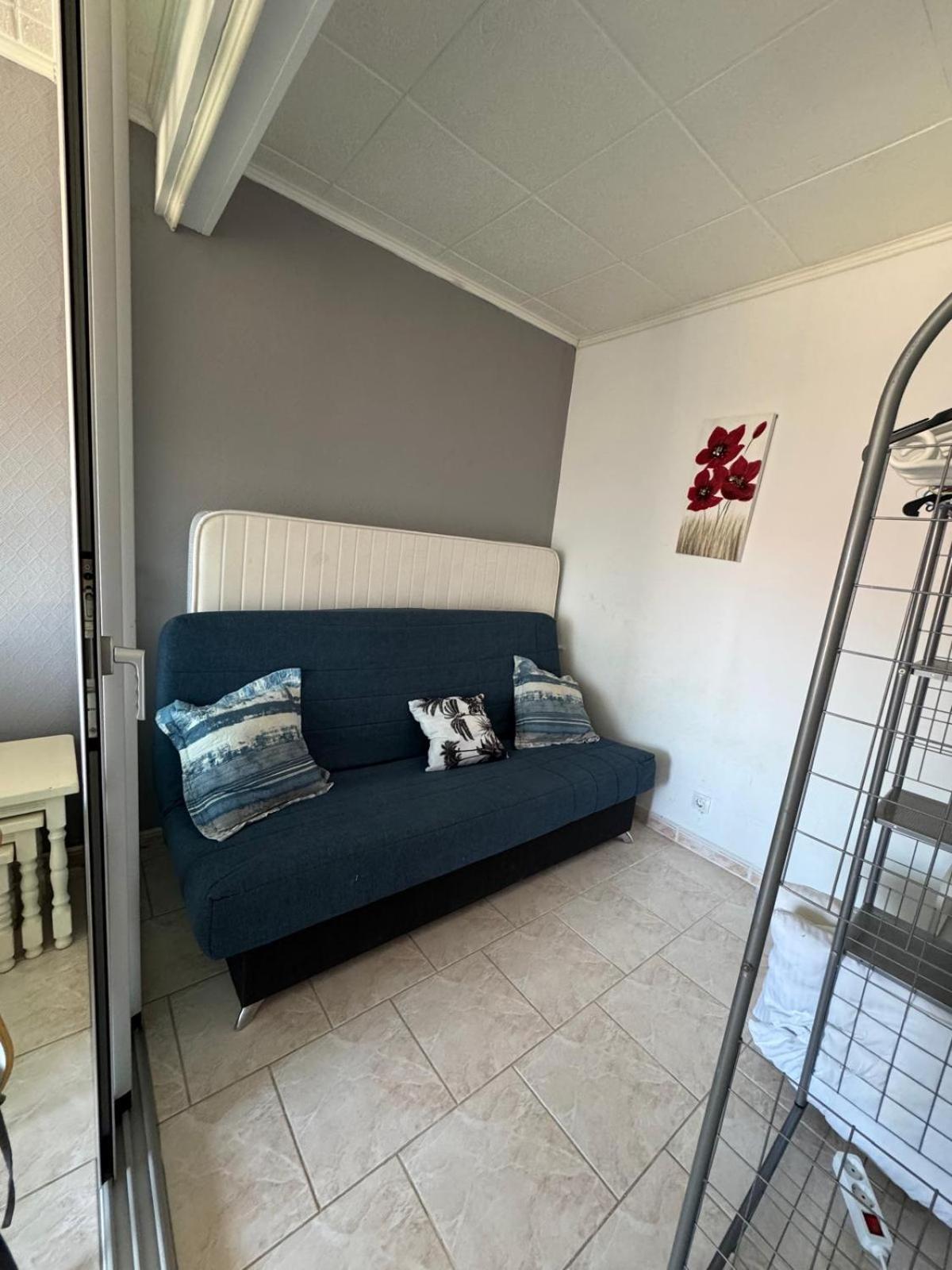 Appartement Premiere Ligne De Mer Avec Piscine Roses Dış mekan fotoğraf