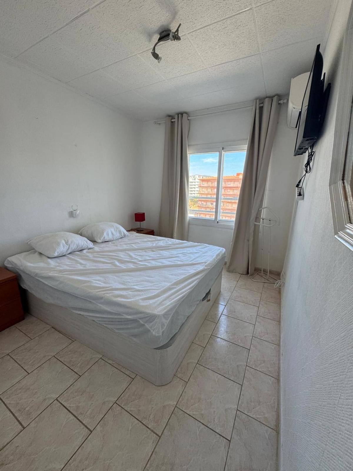 Appartement Premiere Ligne De Mer Avec Piscine Roses Dış mekan fotoğraf